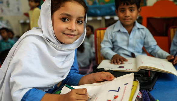 Two children learn in the classroom.